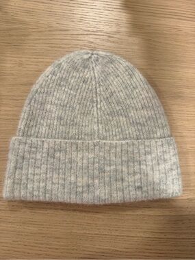 Aritzia Heathered Light Gray Ribbed Beanie